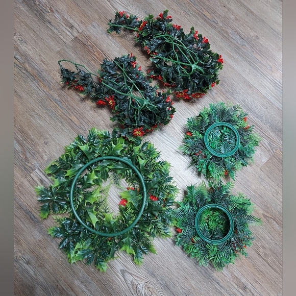 Lot of 5 Vintage MCM Plastic Christmas Wreath Rings and Poinsettia Flowers - Picture 5 of 8